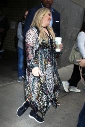 Kelly Clarkson at Rockefeller Center Subway Station in New York 06/22/2023