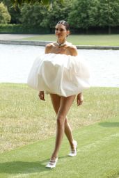 Kendall Jenner – Walks “Le Chouchou” Jacquemus’ Fashion Show in Versailles 06/26/2023