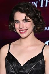 Margaret Qualley - "Starts At Noon" Photocall in Paris 06/08/2023
