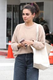 Mila Kunis in Black Jeans and a Beige Sweater at Beverly Glen Deli in Los Angeles 06/12/2023
