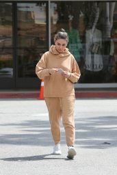 Mila Kunis in Comfy Outfit in Los Angeles 06/02/2023