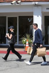 Paris Hilton - Shopping at the Beverly Glen Mall in Beverly Hills 06/06/2023