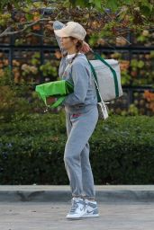 Paula Patton in Comfy Outfit Shops at Whole Foods in Malibu 06/13/2023