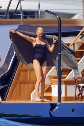 Sarah Murdoch on a Yacht in St. Tropez 06/24/2023