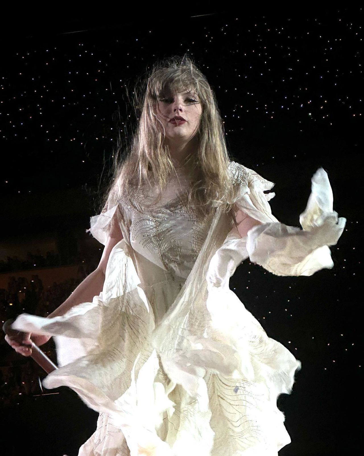 https://celebmafia.com/wp-content/uploads/2023/06/taylor-swift-06-28-2023-12.jpg