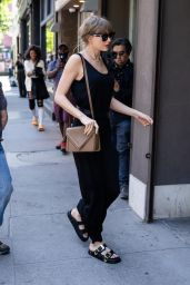 Taylor Swift - Arriving to a Recording Studio in New York 05/31/2023