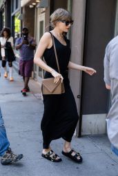 Taylor Swift - Arriving to a Recording Studio in New York 05/31/2023