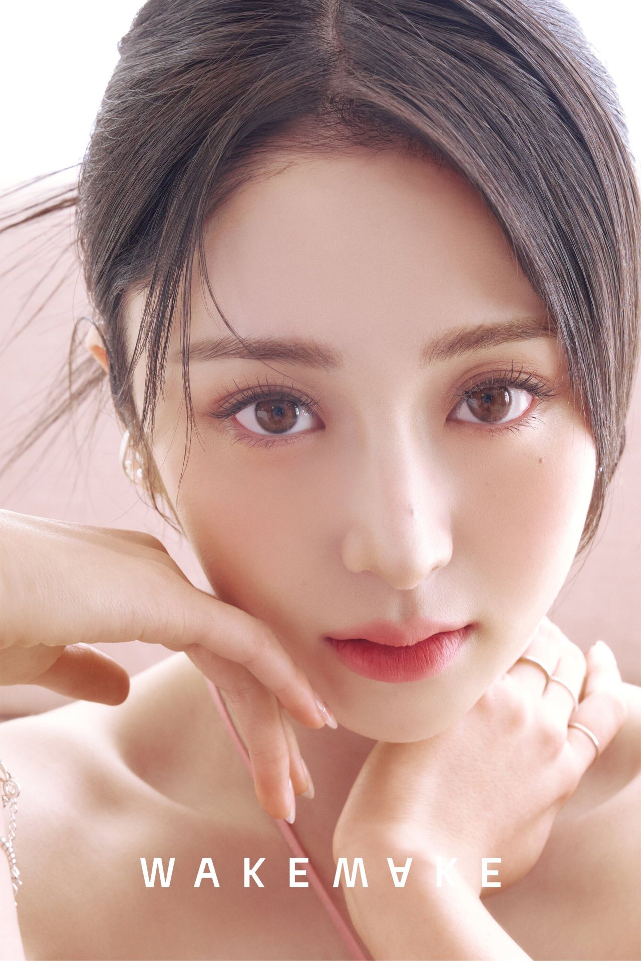 Yunjin (LE SSERAFIM) - WAKEMAKE Cosmetics 2023 • CelebMafia