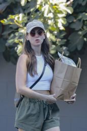 Alison Brie Stops by Gelson