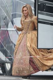 Amanda Holden -  Filming an Advert for a Mobile Phone Game in a Tesco