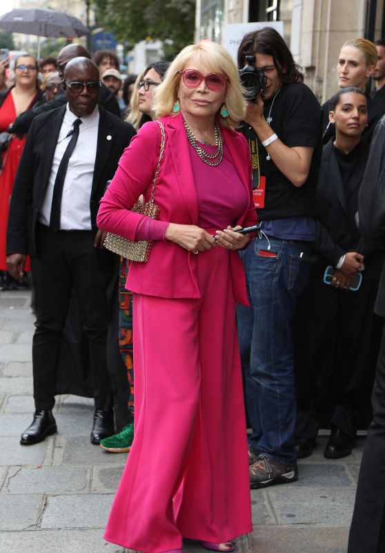 Amanda Lear - Arrives at the Jean Paul Gaultier Show at Paris Fashion Week 07/05/2023