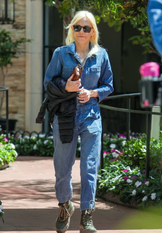 Anna Faris - Out in Los Angeles 07/20/2023