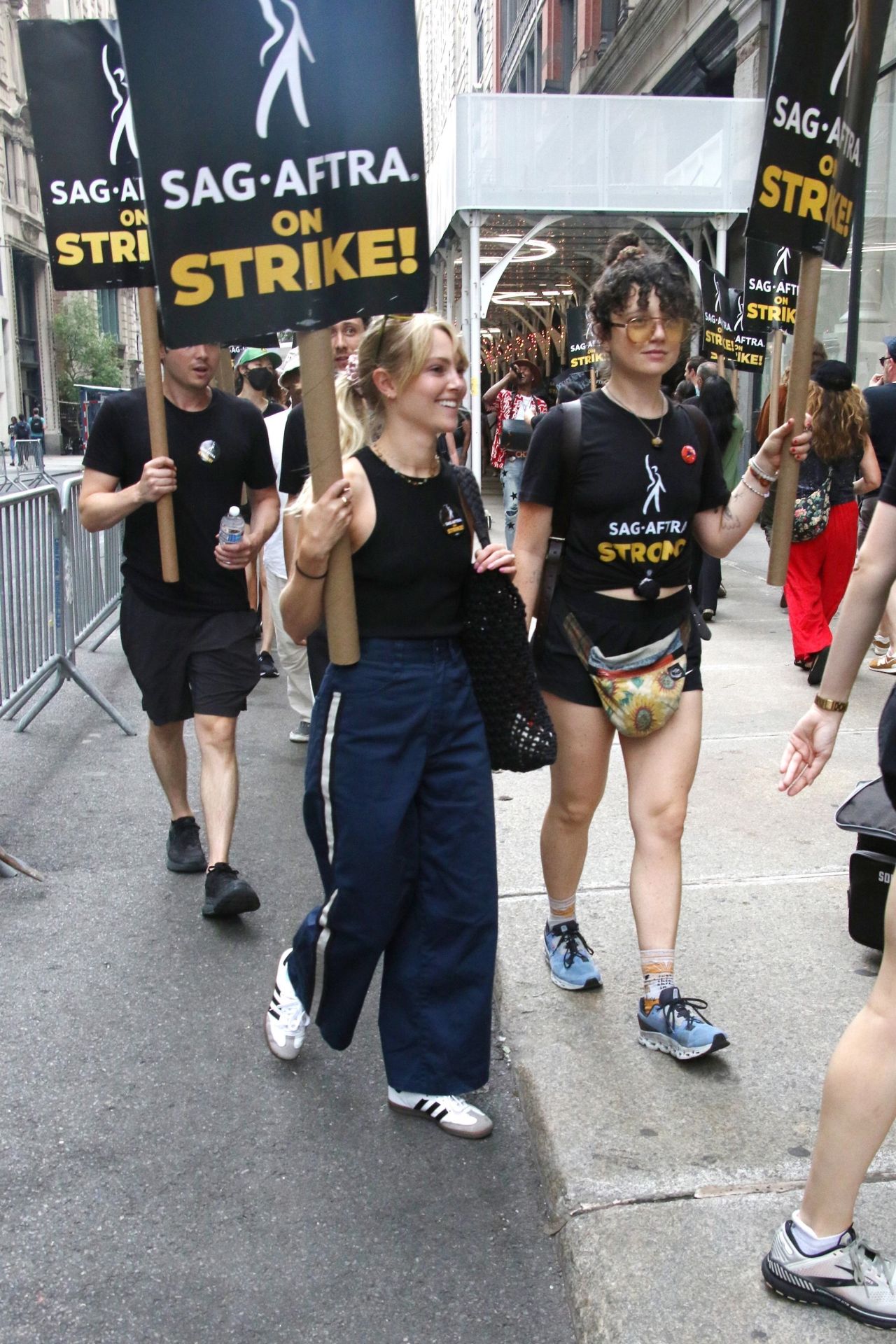 annasophia-robb-at-the-sag-aftra-strike-in-front-of-the-netflix-offices-in-nyc-07-20-2023-1.jpg