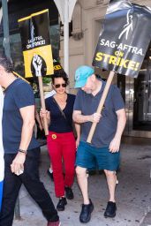 Carla Gugino - SAG-AFTRA Strike in New York 07/31/2023