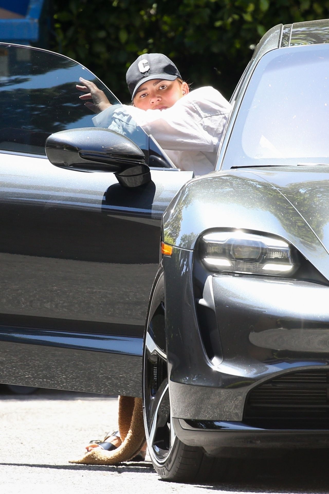 Chrissy Teigen on Rodeo Drive in Beverly Hills 05/05/2023 • CelebMafia