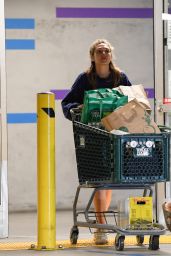 Elizabeth Olsen Shops at Whole Foods in LA 06/29/2023