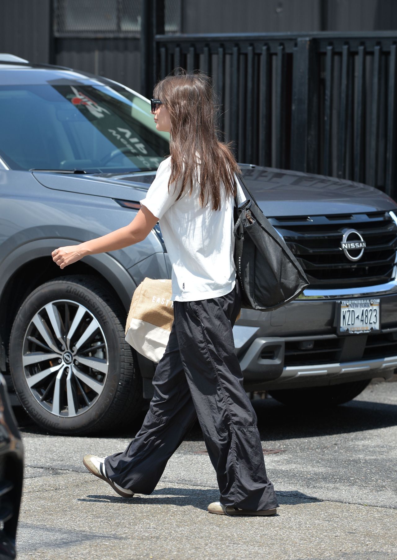 Emily Ratajkowski at the Blade Lounge in New York 07/04/2023 • CelebMafia