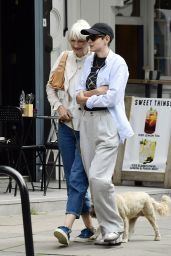 Emma Corrin and Her Mum Shopping in North London 07/29/2023