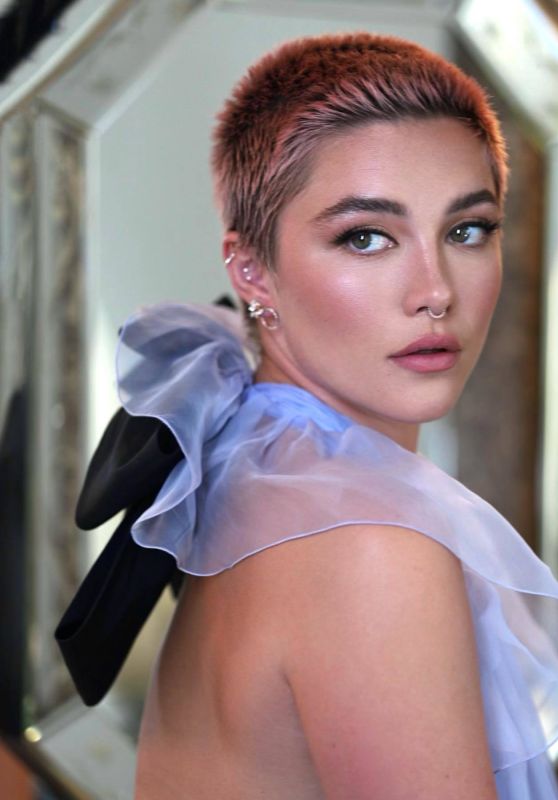 Florence Pugh - Valentino Haute Couture Show Portrait July 2023 (+2)