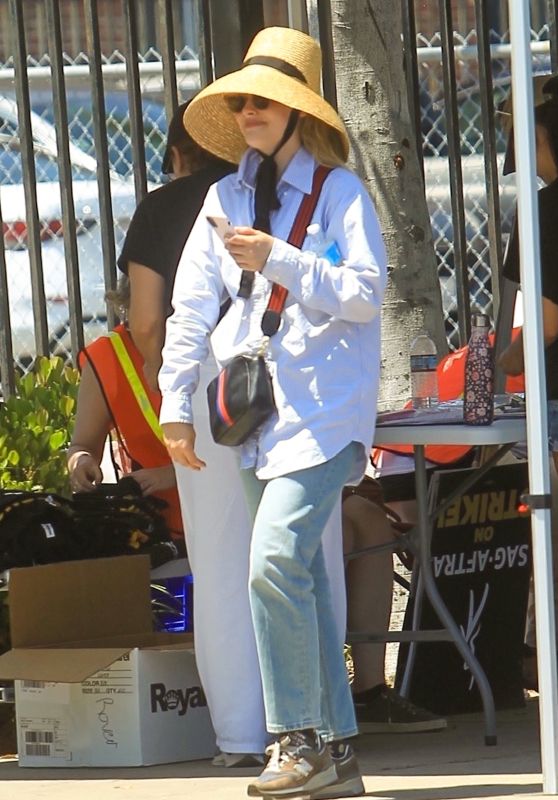 Gillian Jacobs – SAG AFTRA Strike at Paramount in Los Angeles 07/18/2023