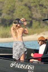 Heidi Klum on the Beach in Sardagna 07/11/2023