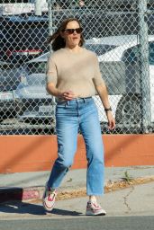 Jennifer Garner at Sprouts Market in LA 07/19/2023