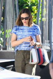 Jennifer Garner in Casual Outfit in Brentwood 07/25/2023