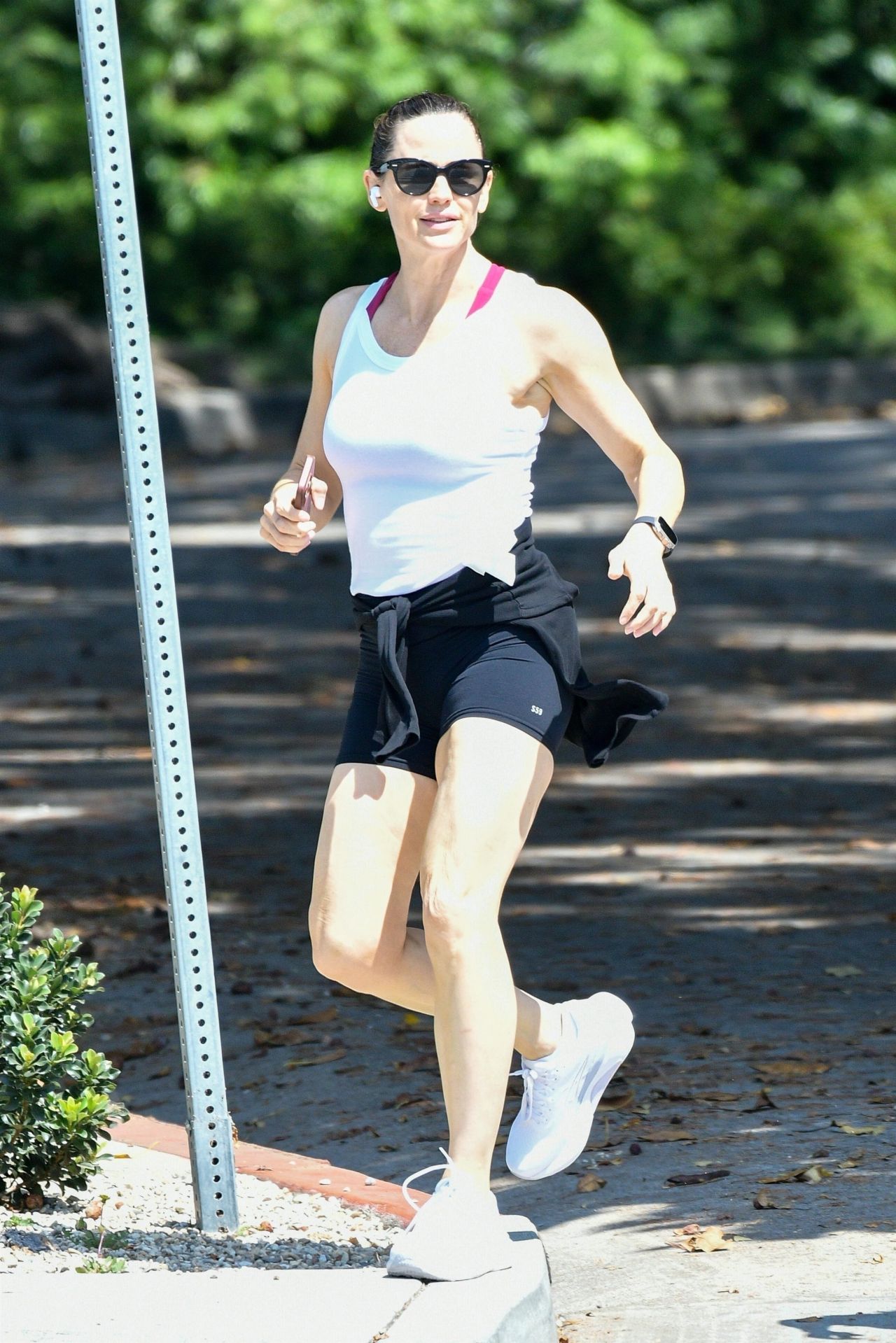 Jennifer Garner - Out For an Intense Run in Santa Monica 07/17/2023