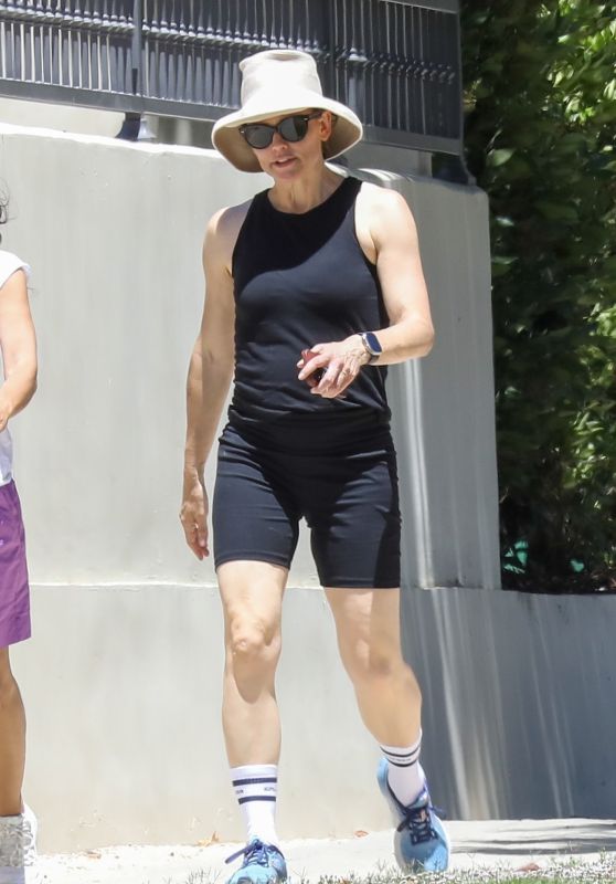 Jennifer Garner - Out in Santa Monica 07/26/2023