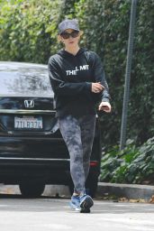 Jennifer Garner - Out on a Morning Walk in Brentwood 07/22/2023