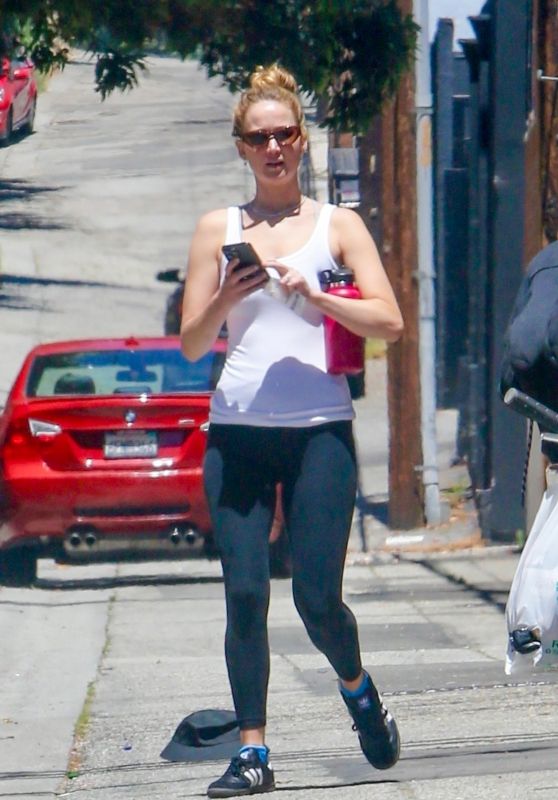 Jennifer Lawrence - Arriving for a Pilates Class in Los Angeles 07/10/2023