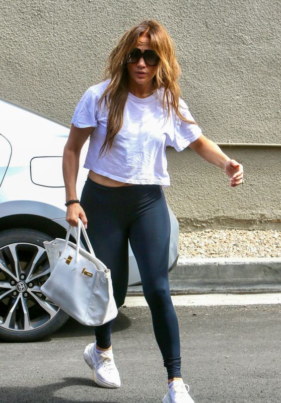 Jennifer Lopez in Gym Ready Outfit in Studio City 07/17/2023 • CelebMafia