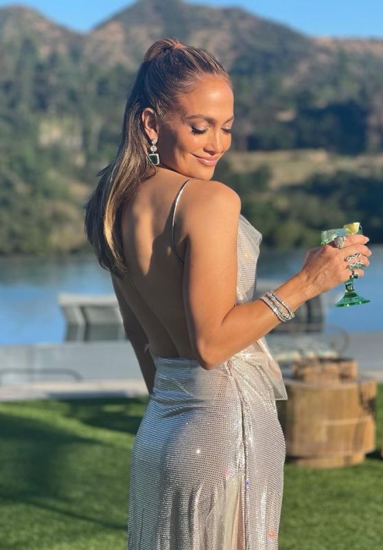 Jennifer Lopez Outfit 07/25/2023 (II)