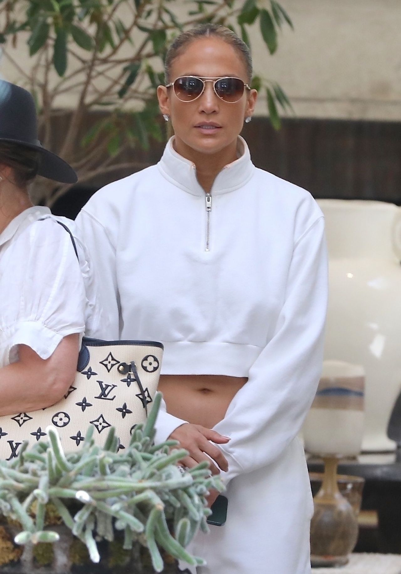 Jennifer Lopez - Shopping in Los Angeles 07/25/2023 • CelebMafia