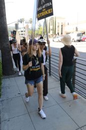 Joey King – SAG-AFTRA Actors Union Strike in Los Angeles 07/18/2023