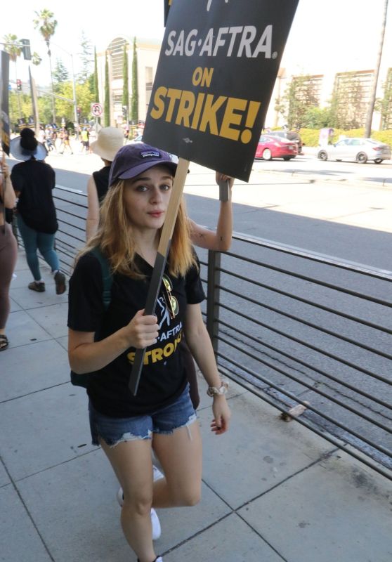 Joey King – SAG-AFTRA Actors Union Strike in Los Angeles 07/18/2023