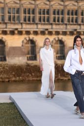 Kaia Gerber – Valentino Show in Chantilly 07/05/2023 (more photos)