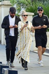 Kate Hudson With Her Fiancé Danny Fujikawa With Stella McCartney and Her Husband Alasdhair Willis  in Notting Hill 07/06/2023