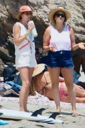 Kristen Wiig on Beach in Los Angeles 07/16/2023