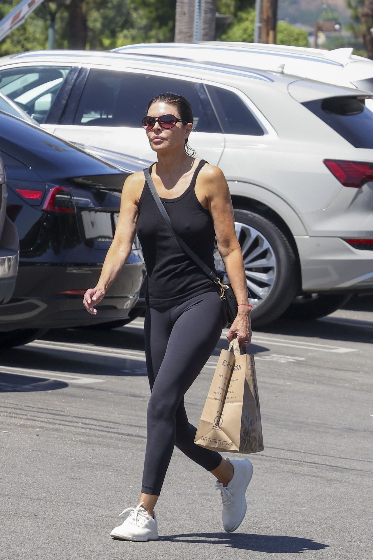 Lisa Rinna - Grocery Shopping in Studio City 07/25/2023 • CelebMafia