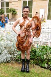 Maisie Williams - Iris Van Herpen Haute Couture Show at Paris Fashion Week 07/03/2023
