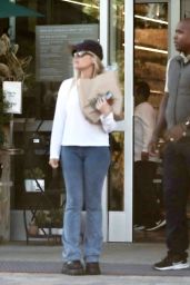 Melissa Cohen - Shopping at Whole Foods in Malibu 07/14/2023