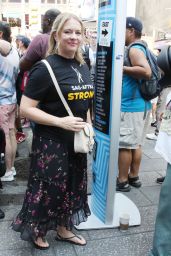 Melissa Joan Hart – “Rock the City for a Fair Contract” Rally at Times Square 07/25/2023