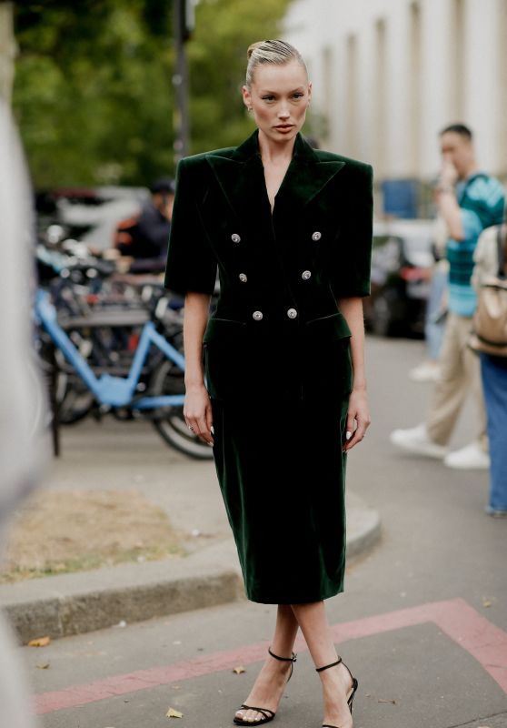 Meredith Duxbury - Arriving at Alexandre Vauthier Show at Paris Fashion Week 07/04/2023