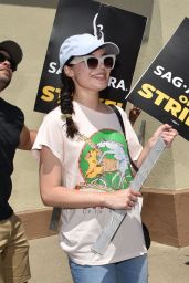 Miranda Cosgrove - SAG-AFTRA Actors Union Strike in Los Angeles 07/18/2023