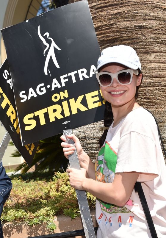 Miranda Cosgrove – SAG-AFTRA Actors Union Strike in Los Angeles 07/18/2023