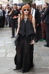 Natasha Lyonne - Arrives at the Jean Paul Gaultier Show at Paris Fashion Week 07/05/2023