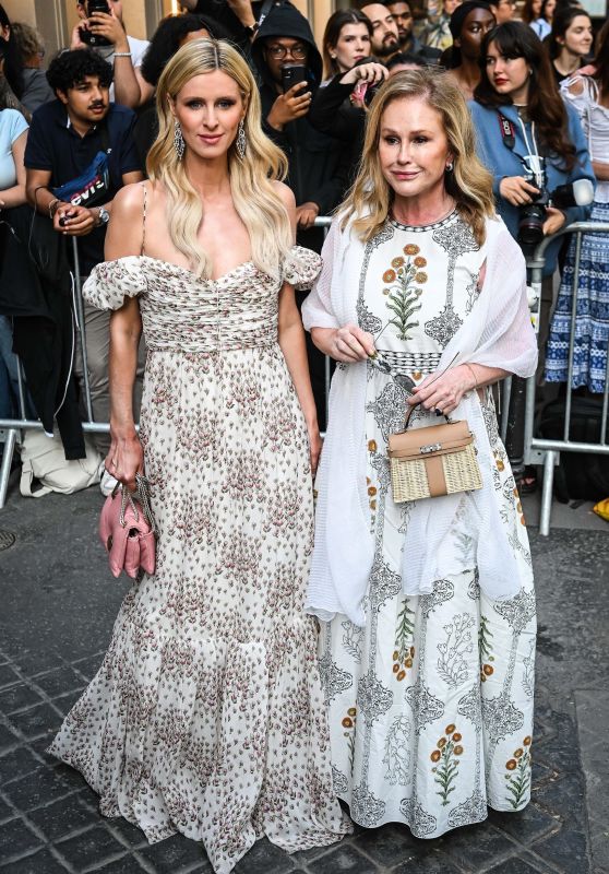 Nicky Hilton and Kathy Hilton - Arrive at the Giambattista Valli Show at Paris Fashion Week 07/03/2023