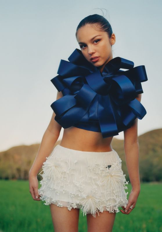Olivia Rodrigo Outfit - Vogue August 2023 (I)