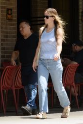 Olivia Wilde Street Style - Los Angeles 07/04/2023